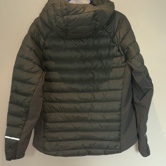 L.L. Bean Olive Green Women's insulated down Jacket - Picture 5 of 6